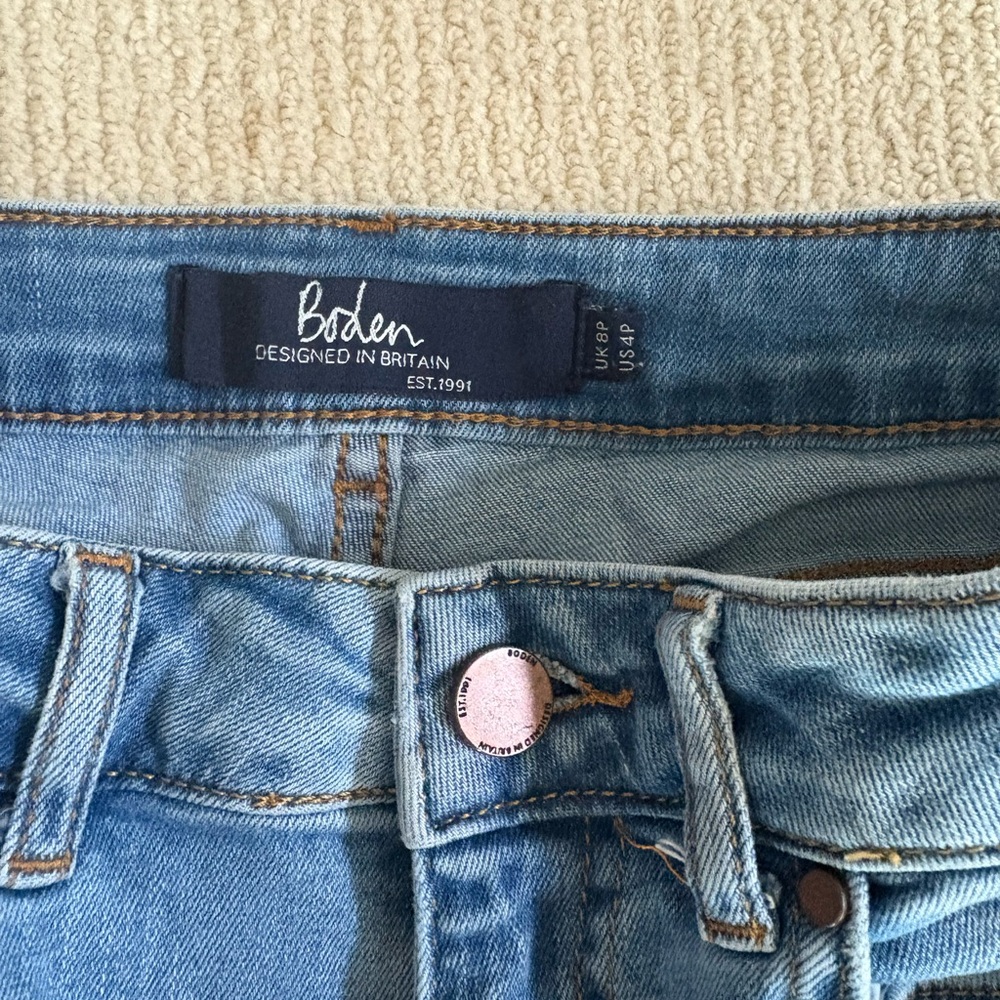 Boden Women’s Petite Jeans US 4P UK 8P Lightly Distressed Bottoms EUC